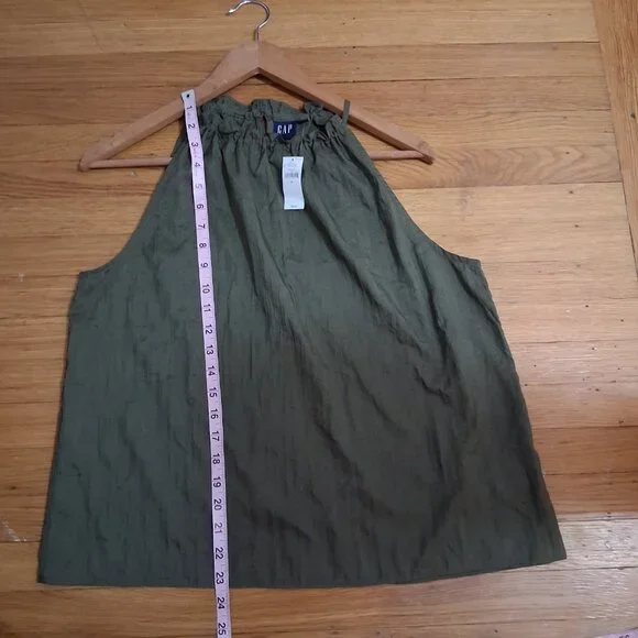 GAP NWT High Neck Ruffle Crinkle Blouse Tank Olive Green Medium - Picture 9 of 9